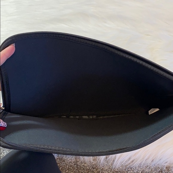 Furry zebra laptop case - Picture 3 of 4